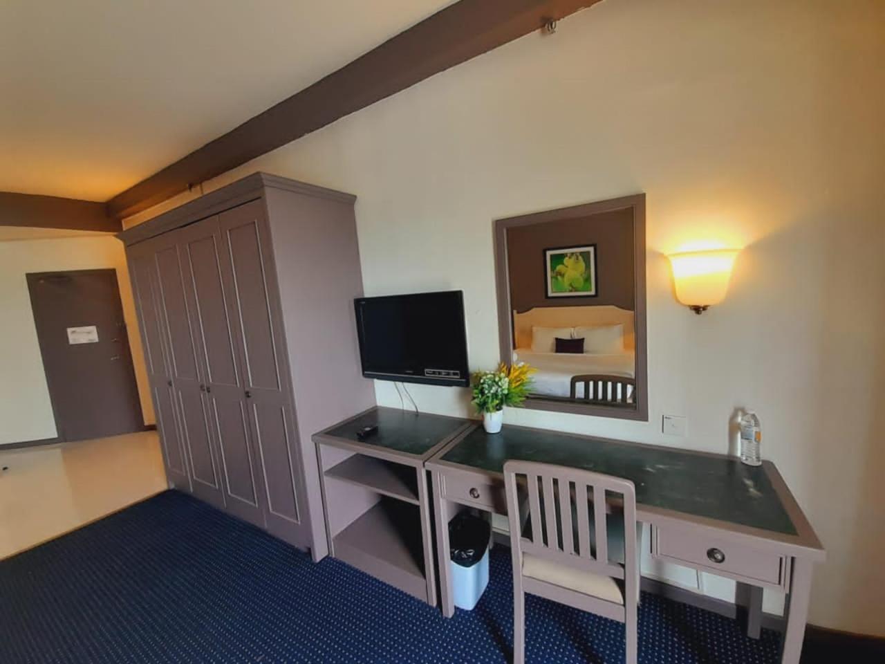 Chloe Seaview Apartment