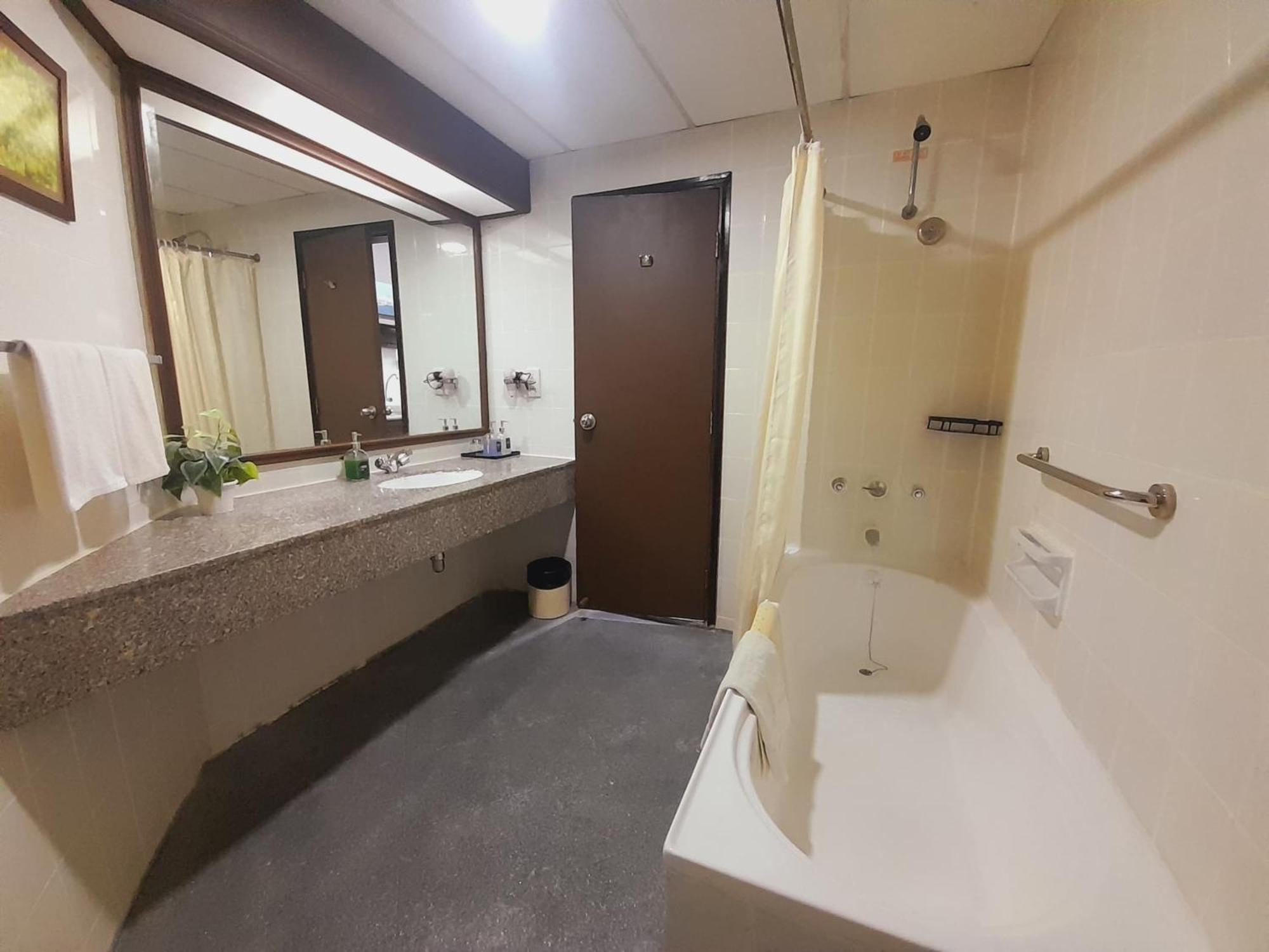 Chloe Seaview Apartment *